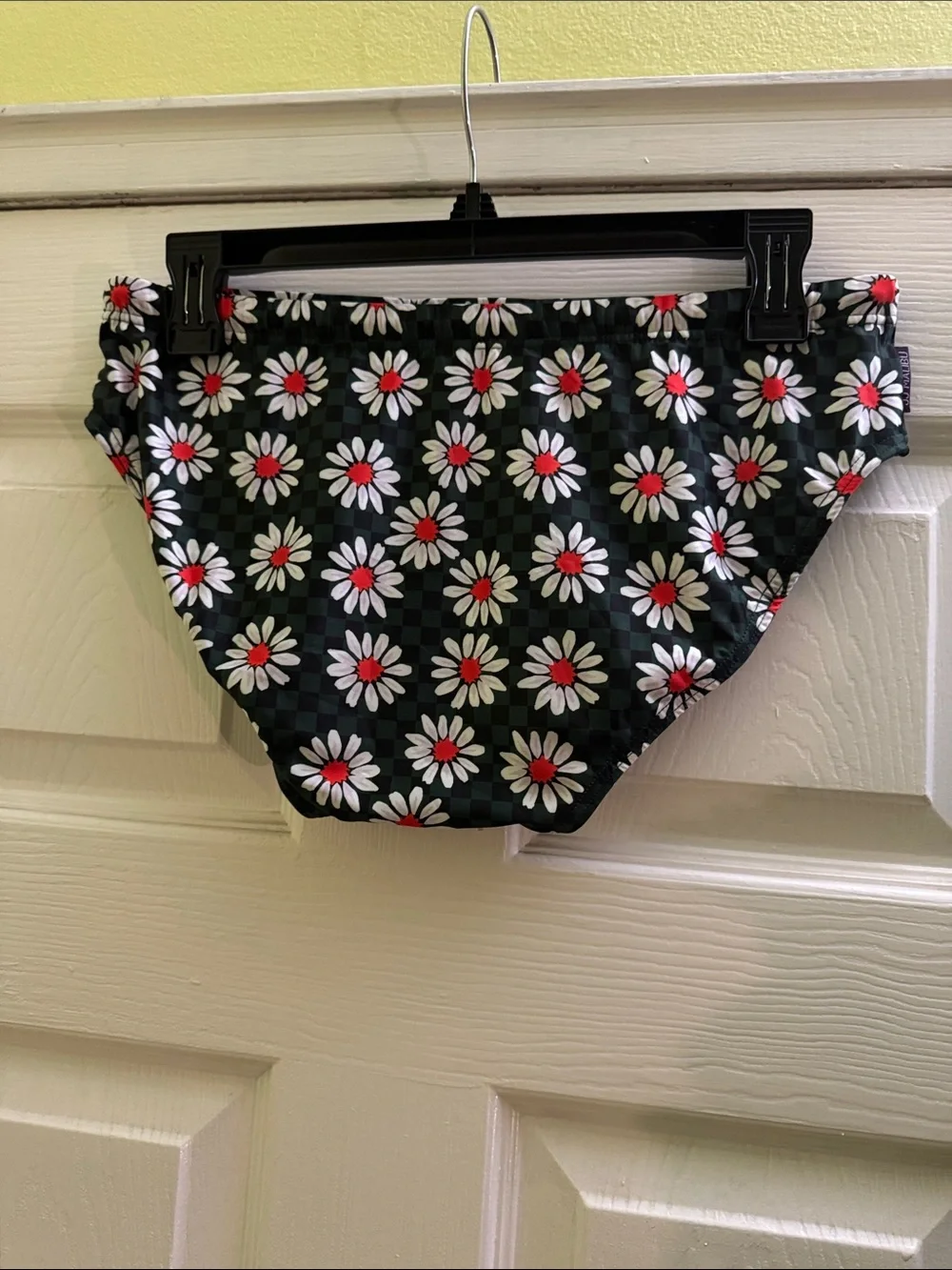 MEN’s JJ Malibu Green Floral Swim Briefs with Daisy Print size MEDIUM (30-33)